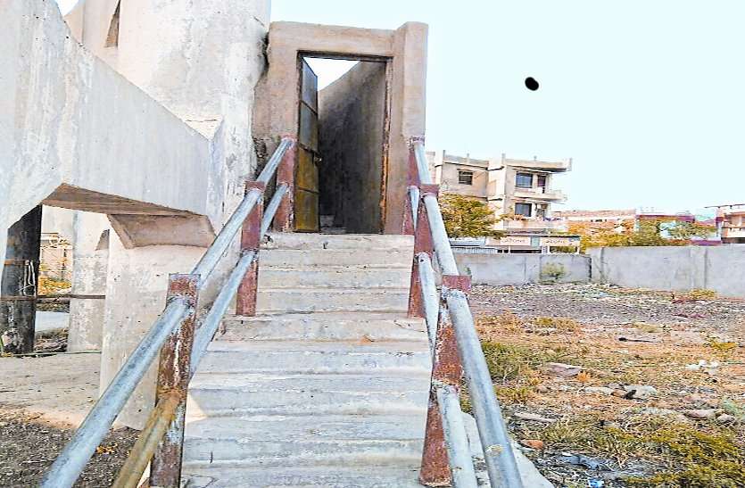 tanki par notanki शहर में यहाँ जाना खतरे से खाली नहीं, चौबीसों घंटे खुले हैं मौत के दरवाजे