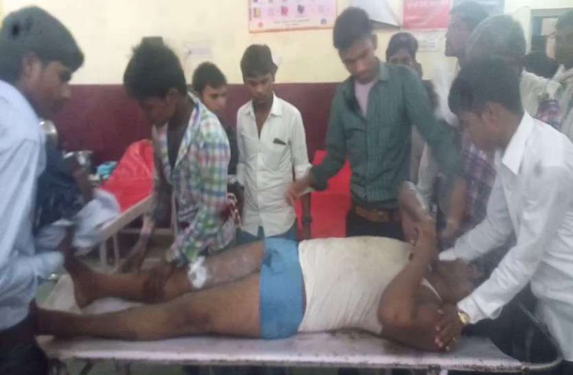 bus passengers injured karauli 11 KV बिजली लाइन की चपेट में आई चलती बस, छत पर बैठी 40 सवारियां को लगा करंट का ज़बरदस्त झटका, सभी झुलसे