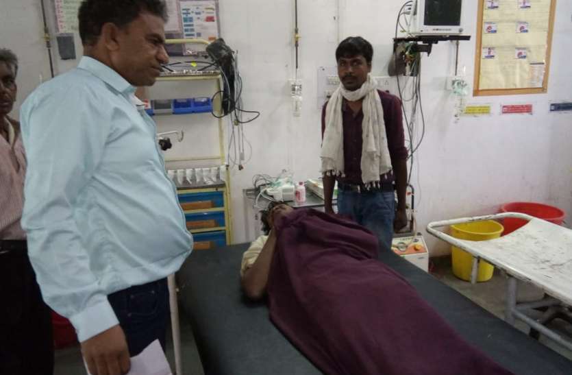Midwives hanging on the gallows फांसी पर लटक रहे अधेड़ की पड़ोसियों ने बचाई जान