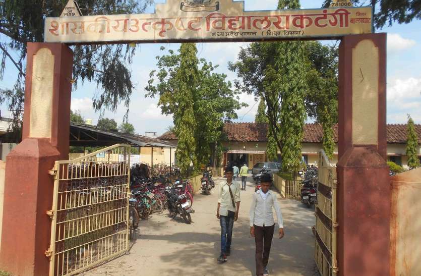 vadakhilafi सीएम ने की बच्चों के साथ वादाखिलाफी-
