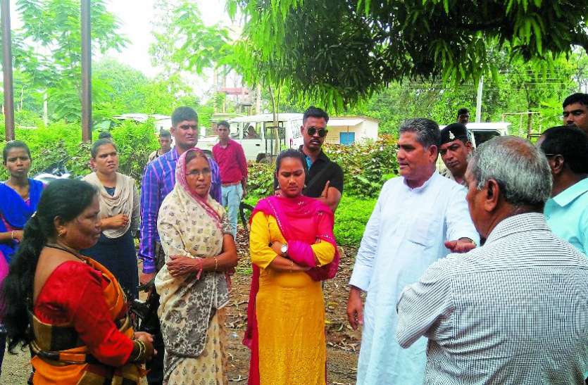 पुलिस आंदोलन मामला पुलिस आंदोलन मामला, ढ़ाई घंटे की नोंकझोंक के बाद विधायक ने कहा मैं एसपी से बड़े पद पर हूं