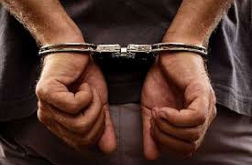 a man Arrested on charges of objectionable post on social media JAISALMER NEWS: सोशल मीडिया पर लिखा कुछ ऐसा, पुलिस ने किया गिरफ्तार
