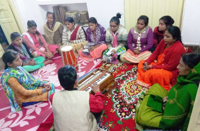 New generation music seekers नई पीढ़ी को संगीत की बारीकियां सिखाकर बना रहे संगीत के साधक