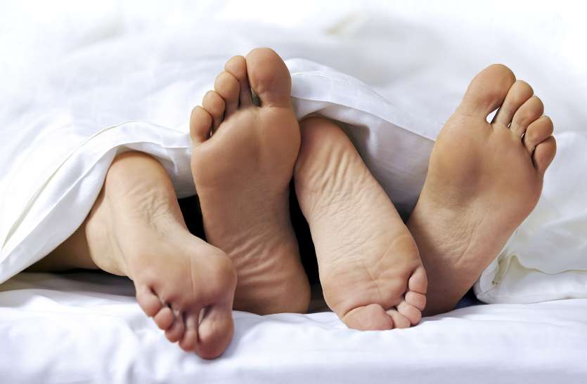 couple आधीरात को अस्पताल में चला अश्लीलता का खेल, बॉयफ्रेंड और गर्लफ्रेंड को इस हाल में देख हैरान रह गए वार्ड के मरीज