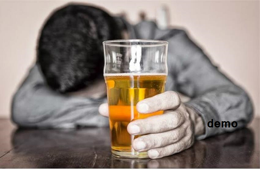 roadwage woker death due to alcohol शऱाब का आदि था रोडवेज कर्मचारी, एक दिन पड़ोसियों ने पुलिस को किया फोन तो अपने घर में इस हाल में मिला