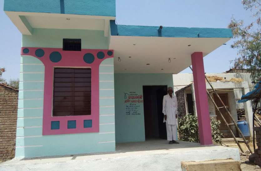 1121 Houses and the first number achieved in the state प्रधामंत्री आवास योजना...नए साल के टारगेट में धार नंबर वन