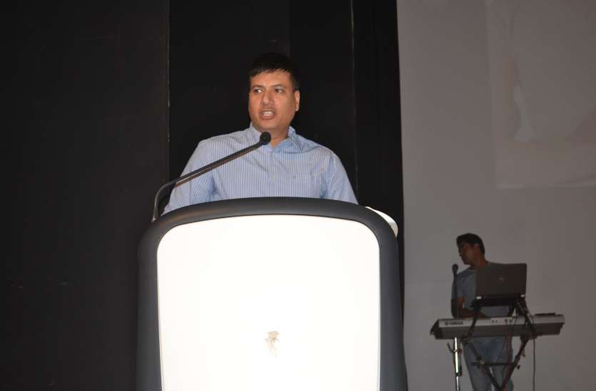 Alwar police SP gave suggestions to talented students of alwar पत्रिका प्रतिभा सम्मान : अलवर पुलिस अधीक्षक ने विद्यार्थियों को दी यह सीख, जानिए आप भी