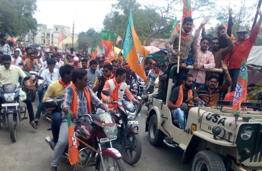 dewas सरकार बनाने के संकल्प के साथ निकली बाइक यात्रा