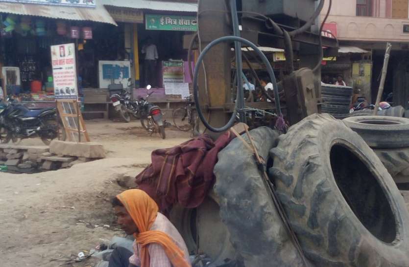 karauli hindaun news खुले ट्रांसफॉर्मर व झूलती लाइनें दे रही मौत को बुलावा
