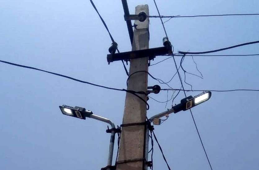Power wastage in nuclear city pokaran दिन में भी रोशनी से गुलजार हो रही परमाणु नगरी! आखिर ऐसा क्यों? जानिए पूरी खबर