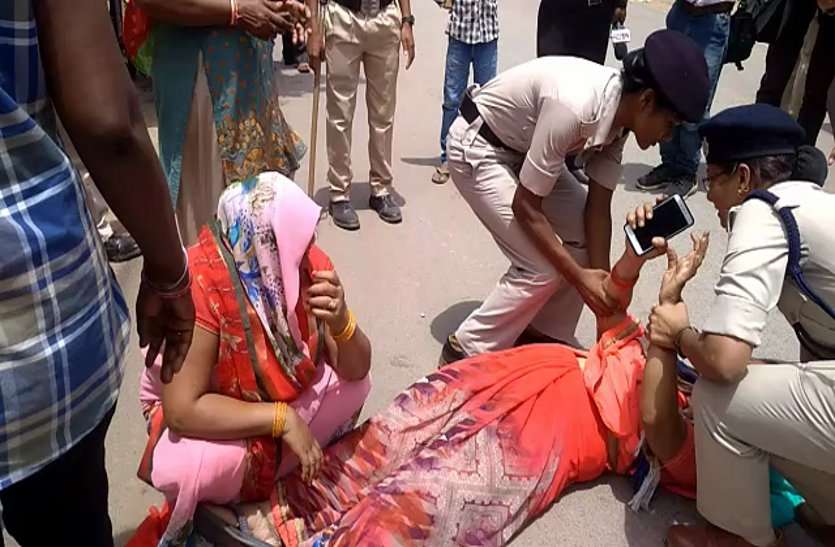 Police Portest प्रदर्शन करने जा रही पुलिसकर्मियों के परिवार वालों को रोका, सैकड़ों महिला प्रदर्शनकारी गिरफ्तार
