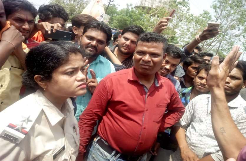 patrika नाबालिग को काम दिलाने के बहाने ले जा रहे थे बेचने...मुश्किल से बचा पाई खुद को