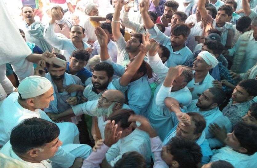 churu congress cirses राजस्थान में यहां आपस में ही भिड़े कांग्रेस कार्यकर्ता, बवाल देख नेताओं के छूटे पसीने, ऐसे गर्माया माहौल