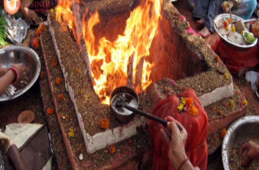 omg वट पूर्णिमा पर पत्नियों ने मांगा 7 जन्मों का साथ तो पतियों ने की एेसी दुआ, सुनकर हैरान रह जाएंगे आप