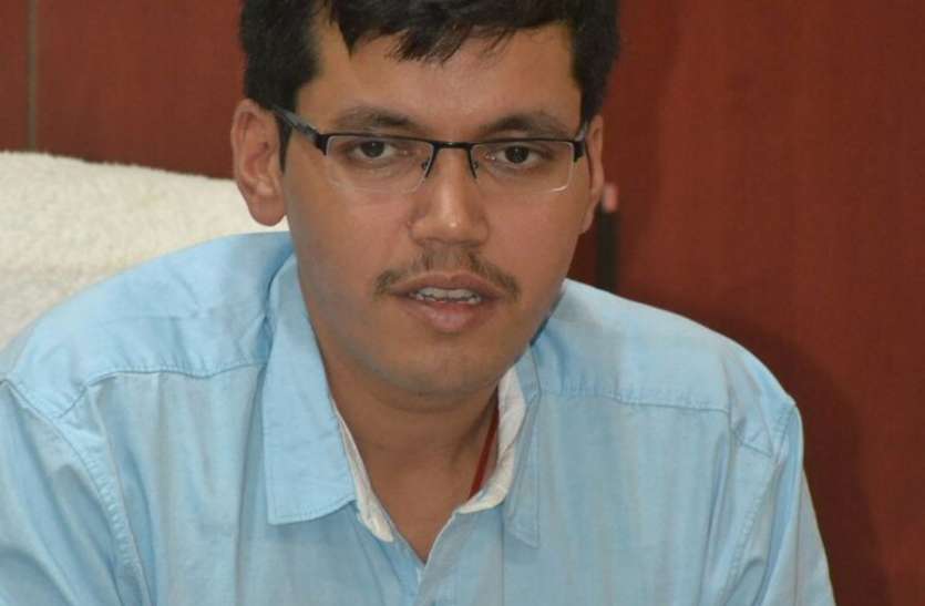 The heart of the melt collector for the 15-year-old teenager 15 साल की इस किशोरी के लिए पिघला कलेक्टर का दिल, अब कर रहे यह काम