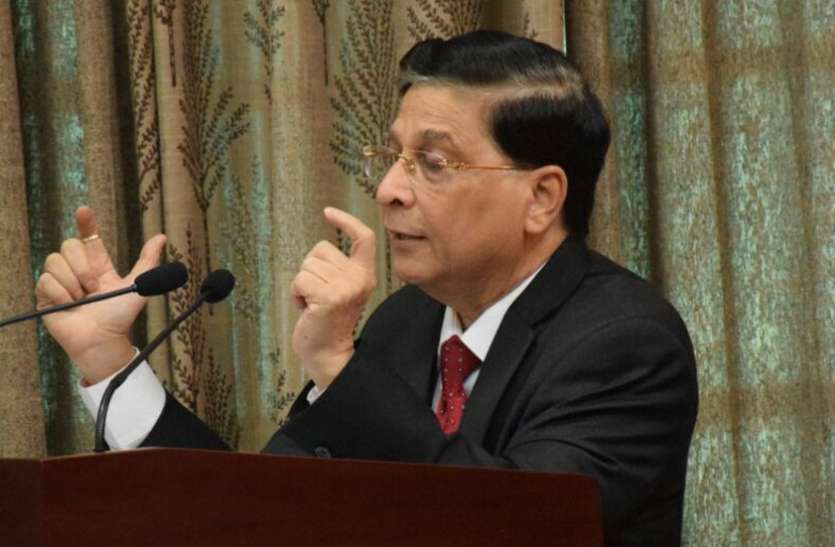 CJI Deepak Mishra मॉब लिंचिंग पर बोले चीफ जस्टिस दीपक मिश्रा, 'सोशल मीडिया पर कंट्रोल जरूरी, खुद नागरिक करें'