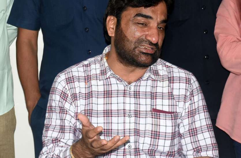 Khimsar MLA hanuman Beniwal पुलिस को लेकर ये क्या बोल गए खींवसर विधायक हनुमान बेनीवाल