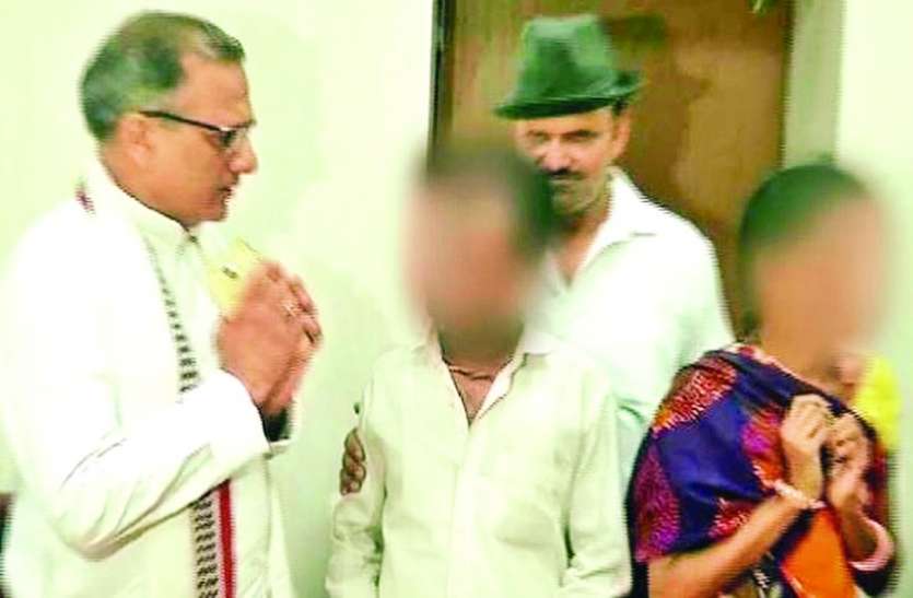 mandsaur इंसानियत शर्मसार : मंदसौर गैंगरेप पीडि़ता के परिजन से नेताओं को चाहिए ‘धन्यवाद’, पढि़ए पूरा मामला