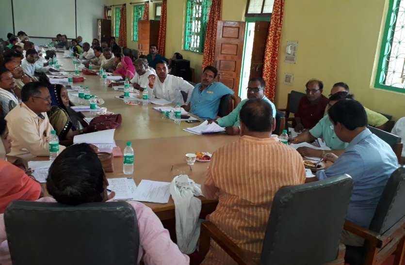 Corruption is rising in panchayats, who are secretary of SC-ST caste भाजपा के जिपं सदस्य ने कहा: एससी-एसटी जाति के सरपंच-सचिव वाली पंचायतों में अधिक हो रहा भ्रष्ट्राचार, जानिए, फिर क्या हुआ