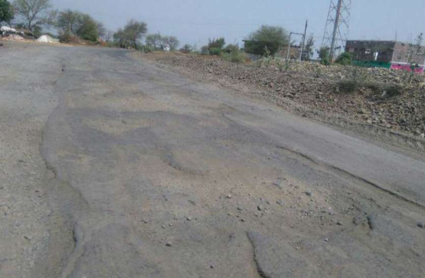 road हाथरस में 777 सड़कों की गुणवत्ता जांच शुरू, 26 अधिकारियों की टीम लगाई