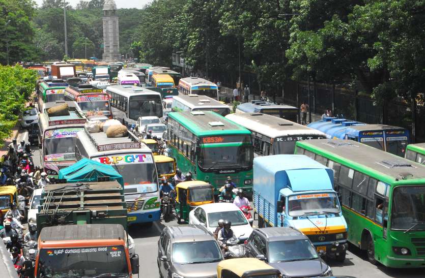 traffic एक साल में बढ़ गए सवा पांच लाख वाहन