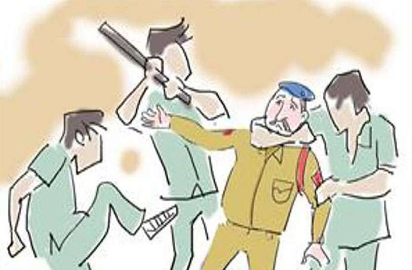 Attack on dIscom Workers and police डिस्कॉमकर्मियों व पुलिस जाब्ते पर जानलेवा हमला