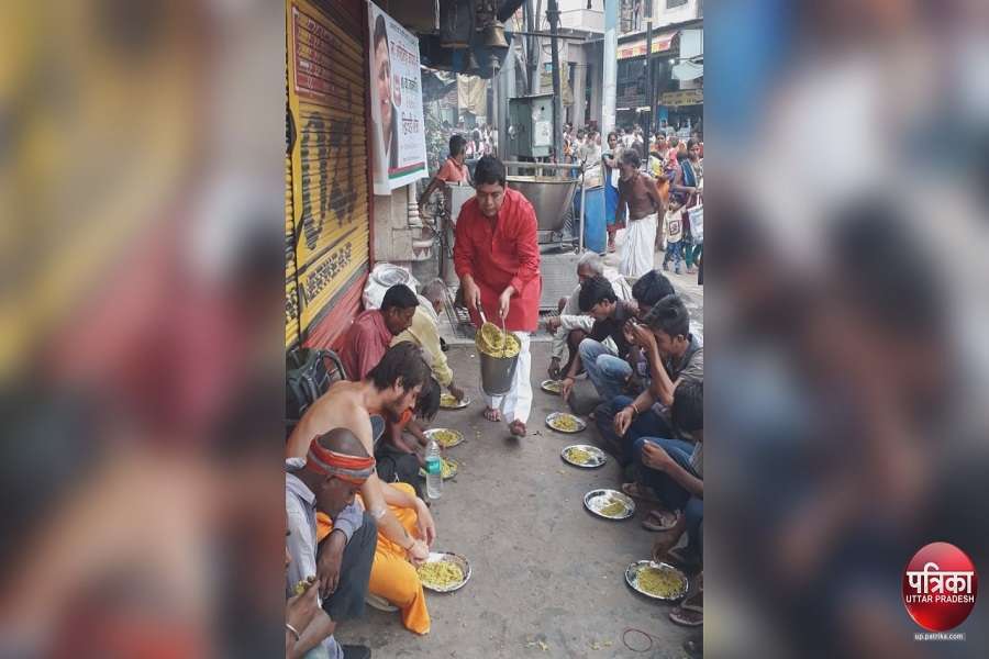 पूर्व सीएम अखिलेश के जन्मदिन पर खिचड़ी वितरण पूर्व सीएम अखिलेश के जन्मदिन पर खिचड़ी वितरण