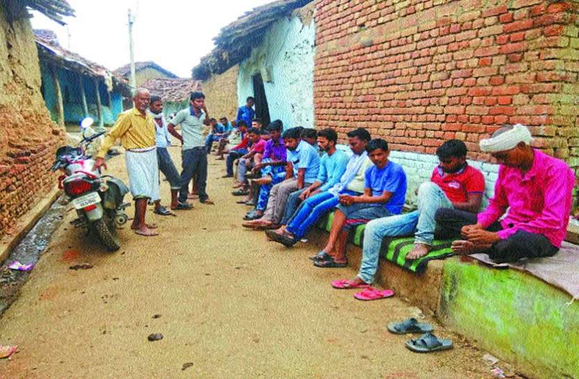 Pregnant women Child labor distressed pen प्रसव पीड़ा से तड़पती रही जननी अंतत: नवजात ने छोड़ दी दुनिया