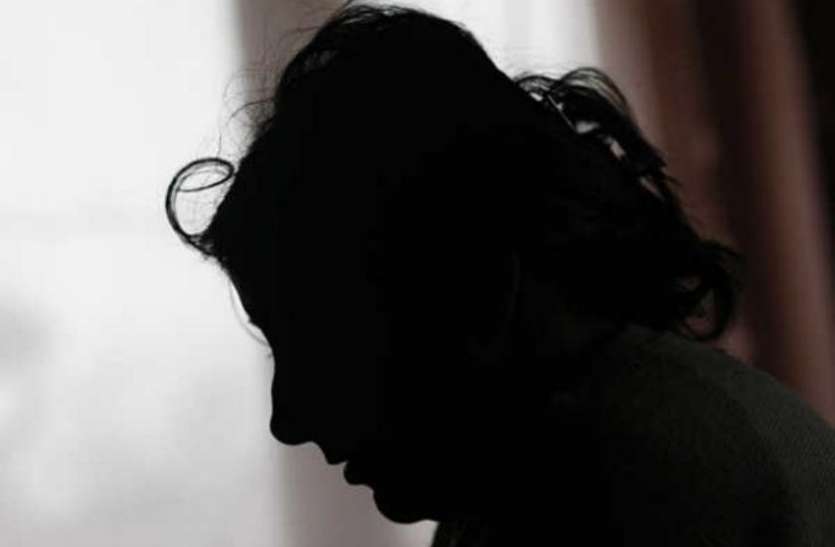 women murdered after gang rape In betul Madhya Pradesh खेत में अकेली रह रही आदिवासी महिला के साथ किया रेप फिर किया ऐसा हाल