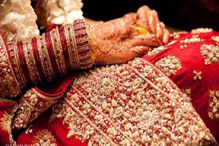 Newly Married Girl Suicide After Husband Separation - पति के विदेश जाने से नाराज नवविवाहिता ने लगाई फांसी | Patrika News
