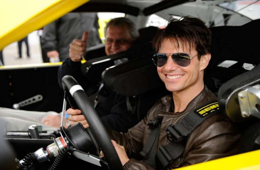 TOM CRUISE टॉम क्रूज के पास है दुनिया की सबसे फास्ट कार, पलक झपकते ही सड़कों से हो जाती है गायब