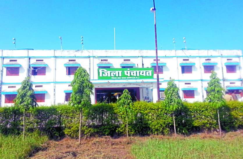 cg news आधार कार्ड हुआ नॉन एक्टिव, हजारों मजदूरों की चार करोड़ की मजदूरी एफटीओ में फंसी