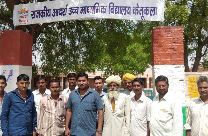 Parents arrive in school खराब परीक्षा परिणाम को लेकर बोले प्रधानाचार्य सीसीटीवी कैमरों के डर से बच्चे हुए फेल