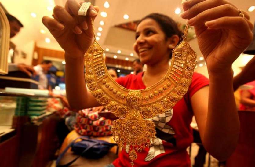 Gold 210 रुपए महंगा हुअा सोना, चांदी की चमक पड़ी फीकी