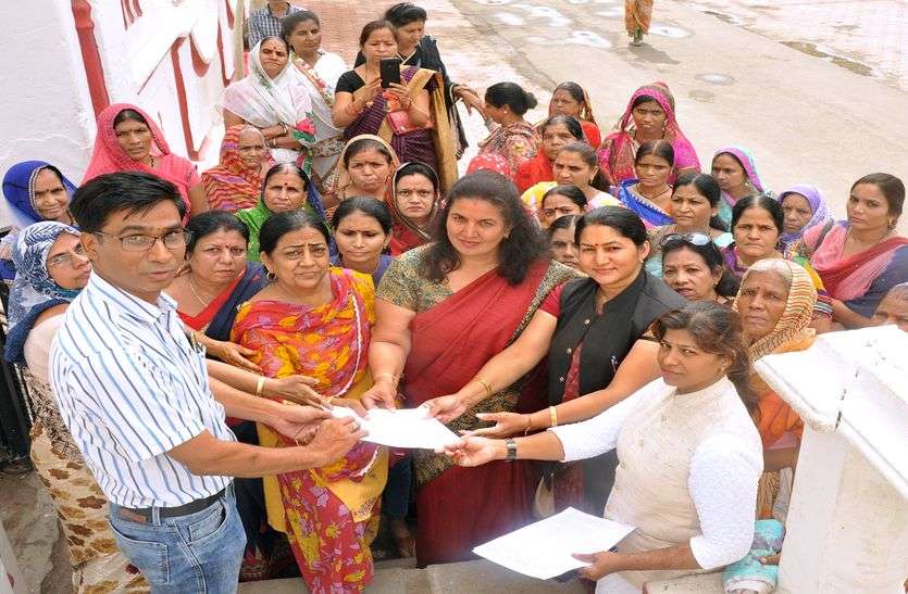 patrika आपके श्रृंगार की कांग्रेस को है चिंता, इस सवाल से मोदी सरकार को घेरा