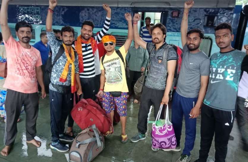 news हम आगे बढ़ ही रहे थे कि अचानक धसक गया पहाड़, मंजर देखकर रूह कांप गई