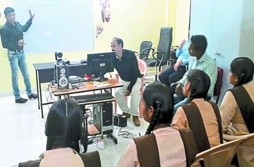 seoni जिले के आठ शिक्षक गणित, हिन्दी प्रशिक्षण पाने जाएंगे भोपाल