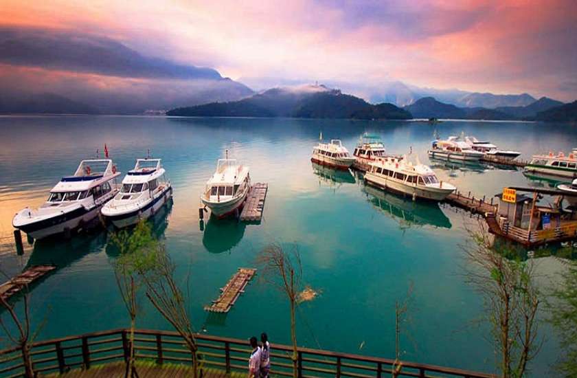 Sun Moon Lake Of Taiwan - अनोखी झील! जहां से चांद और सूरज के एक साथ होते हैं दीदार, देखने वाले के मुंह से निकलता है &#39;WOW&#39; | Patrika News