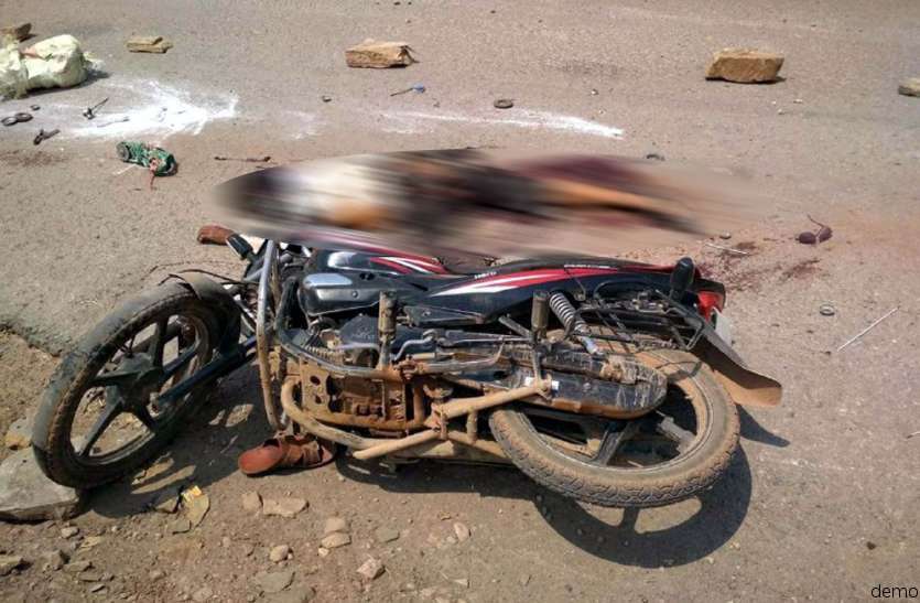 accident news ट्रेलर ने बाइक सवार को रौंदा, मौके पर ही हुई दर्दनाक मौत