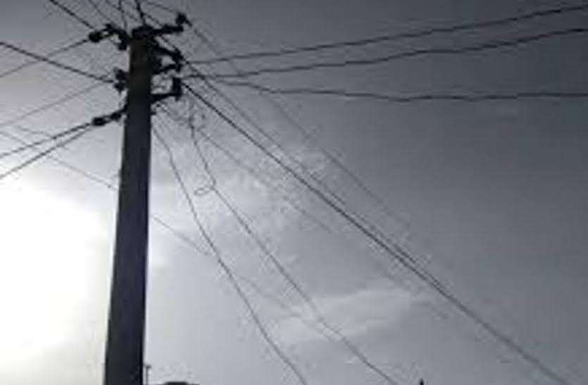 The street lights are closed for four hundred pockets चार सौ खंभो की बंद है स्ट्रीट लाइटें