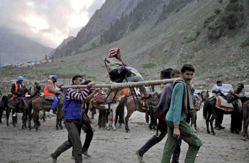 Amarnath Yatra अमरनाथ यात्रा: बाबा बर्फानी के जयकारों के बीच 4,956 तीर्थयात्रियों का जत्था रवाना
