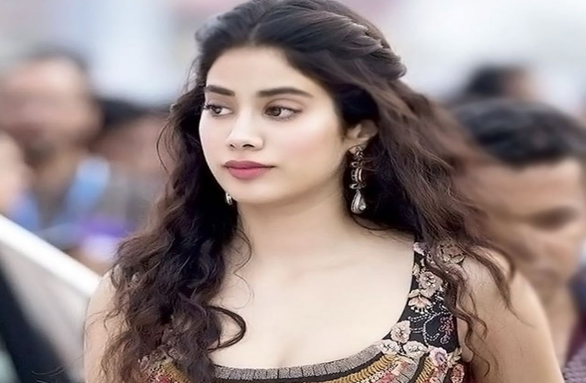 Jhanvi kapoor इस अभिनेता के लिए धड़कता है जाह्नवी का दिल, कई बार लिख चुकी आई लव यू..