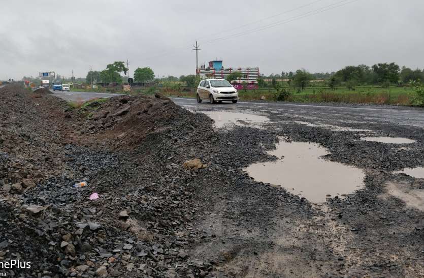road इंदौर, देवास, उज्जैन जाने वालों के लिए चुनौती बन रहा निर्माणाधीन देवास-ब्यावरा फोरलेन