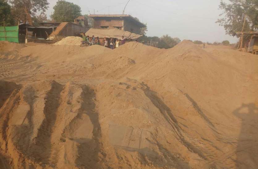 ret रेत के परिवहन बिक्री का खेल लगातार जारी