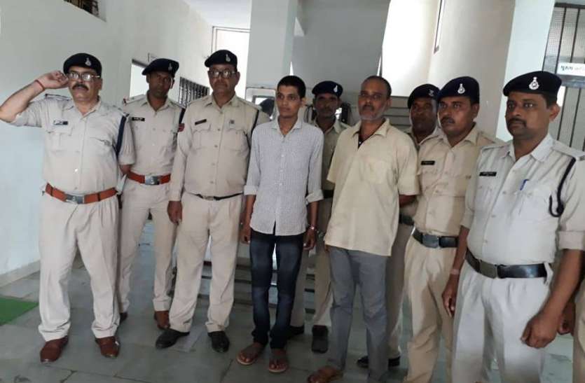 दो पत्नियां होनेे के बाद भी बनाए तीसरी महिला से अवैध संबंध,बड़े बेटे ने देख लिया तो कर दी थी गला रेतकर हत्या... दो पत्नियां होनेे के बाद भी बनाए तीसरी महिला से अवैध संबंध,बड़े बेटे ने देख लिया तो कर दी थी गला रेतकर हत्या...