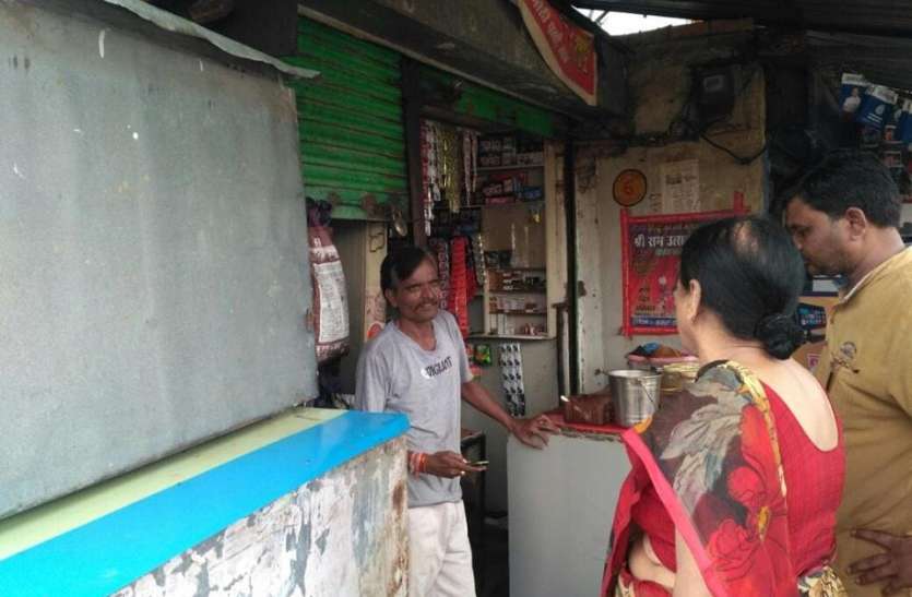 District hospital shopkeeper illegal possession मैडम बोलीं, शाम तक नहीं हटेगा कब्जा तो करा दूंगी FIR, जानिए क्या है मामला