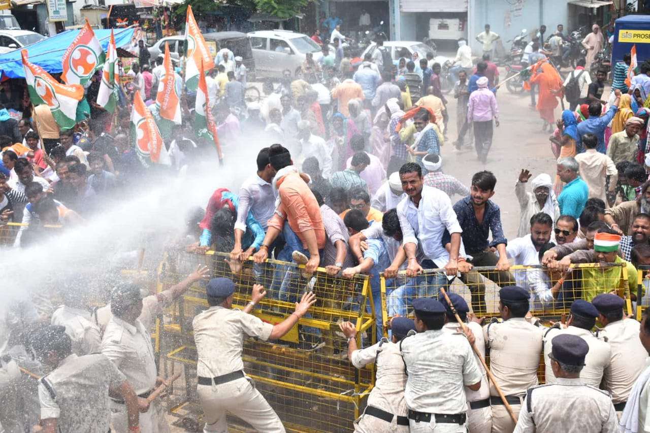 सतना. युकां ने किया नगर निगम का घेराव, ये थी मुख्य मांगें सतना. युकां ने किया नगर निगम का घेराव, ये थी मुख्य मांगें