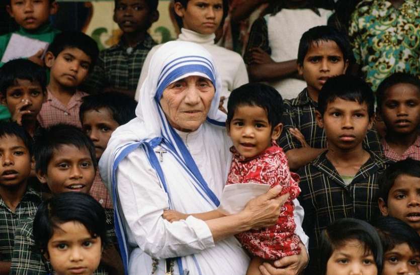 mother teressa संघ ने की मदर टेरेसा का भारत रत्न वापस लेने की मांग, ममता बनर्जी ने जताया विरोध