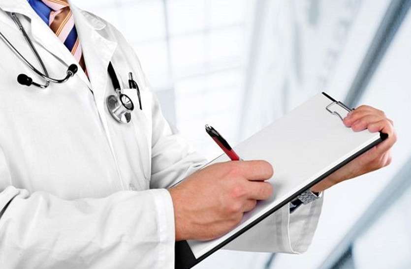 patient यहां सामुदायिक स्वास्थ्य केंद्र में एक चिकित्सक, उसका भी तबादला, मरीज भगवान भरोसे