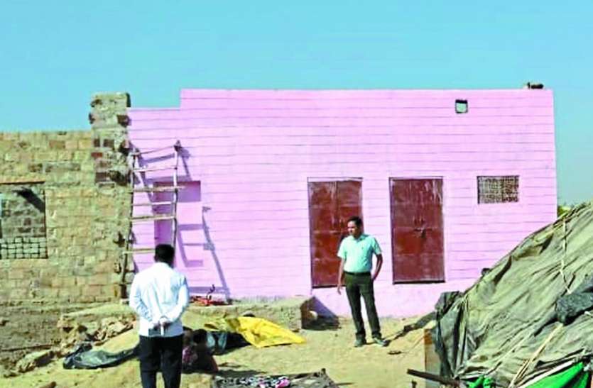 सरकार ने स्वीकृत किया पक्का मकान, लाभार्थी नहीं ले रहे रुचि सरकार ने स्वीकृत किया पक्का मकान, लाभार्थी नहीं ले रहे रुचि